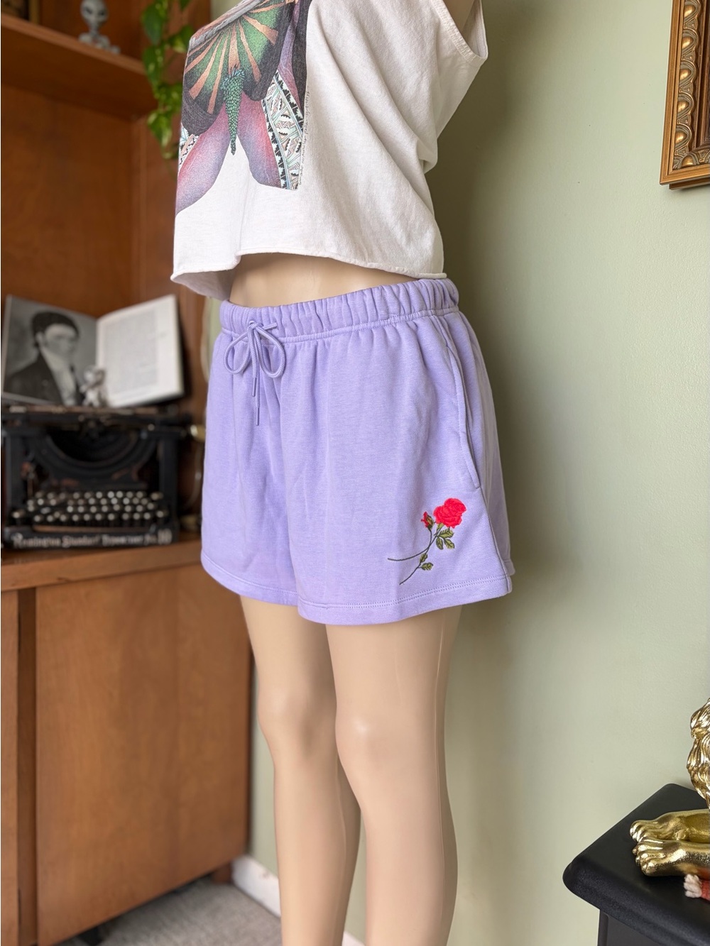 Millie Bobby Brown Lilac Summer Sporty Lounge Rose Beach Shorts Womens Size L